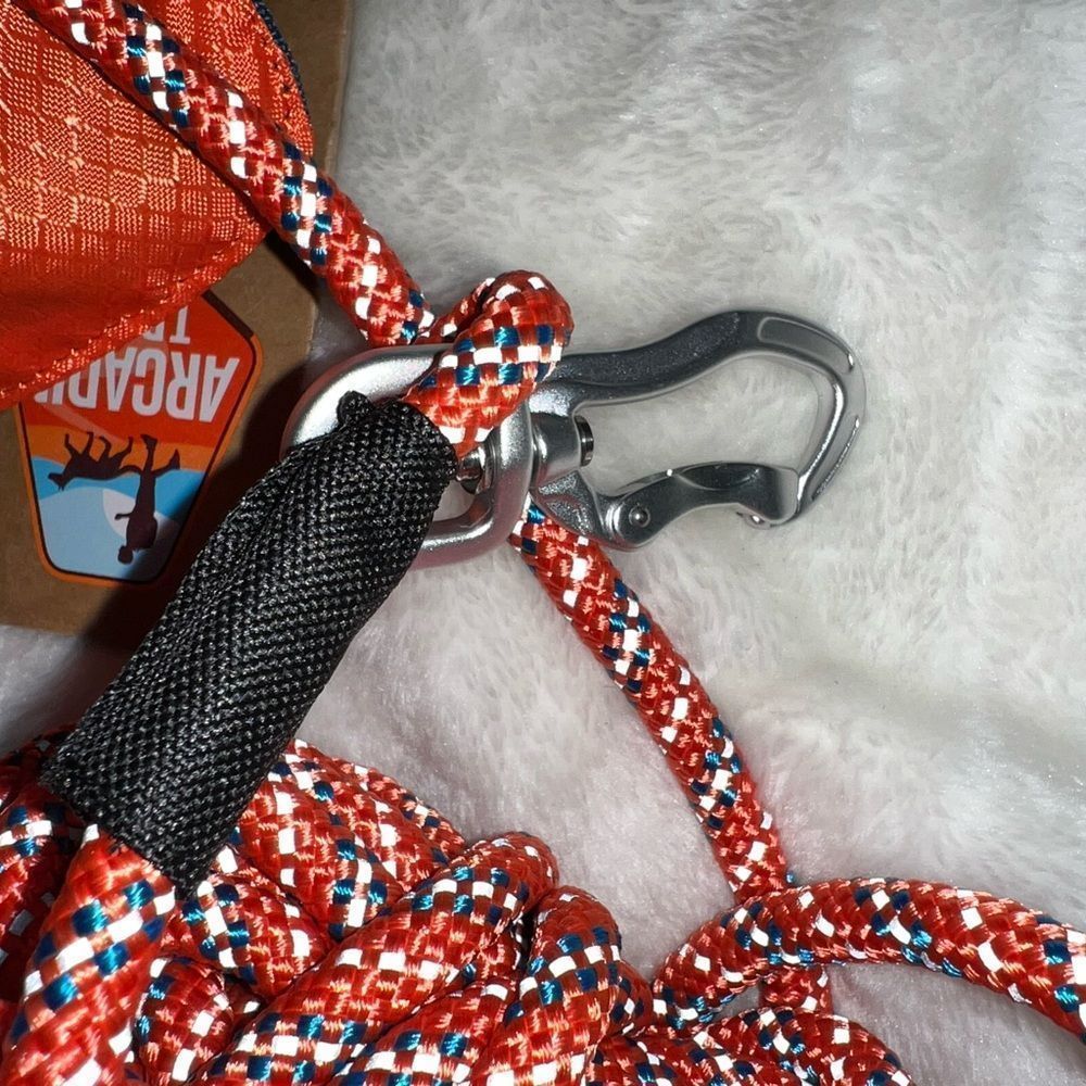 ARCADIA TRAIL DOG PACKABLE TIE OUT & LEASH - NEW 🎄🦮 - Picture 4 of 8
